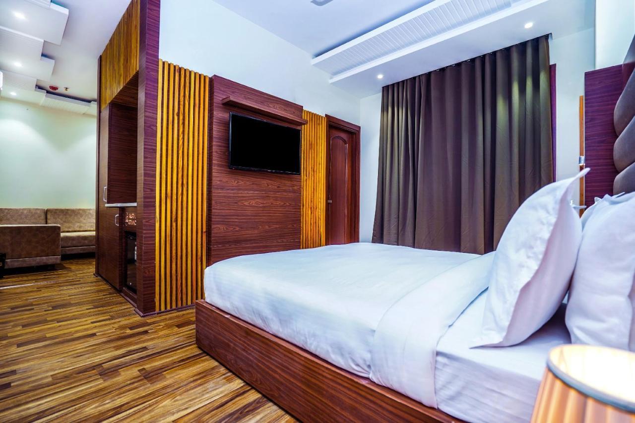 Hotel Aura Grand By Levelup Hotels Amritsar Dış mekan fotoğraf