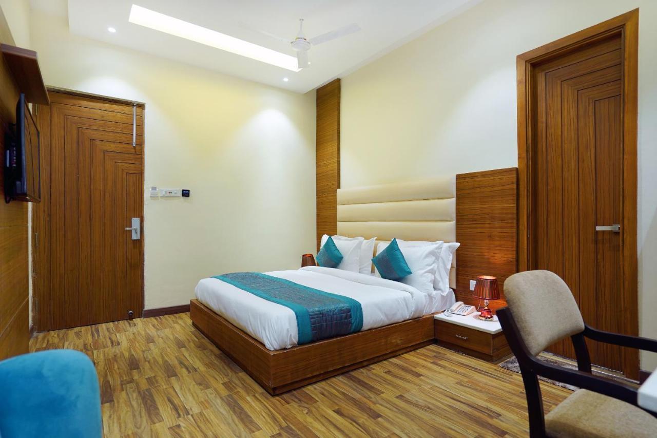 Hotel Aura Grand By Levelup Hotels Amritsar Dış mekan fotoğraf
